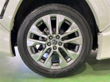 純正アルミホイールで足元バッチリ