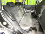 後部座席も気になるようなキズ・汚れやへたり等、大きなダメージはなく、良好な状態です。