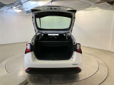 こちらはバックドアを上げた状態です。シートを倒せば荷室のスペースが広くなります!用途に合わせて快適な室内空間を!