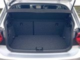 ラゲージルームは十分な広さです。床板の位置も2段階で調整可能で、大きな荷物のときも安心です。