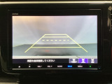 バックでの車庫入れも安心です! リアカメラが付いているバックモニター付のナビを装備しております。操作線もついており距離感も画面から確認できます。