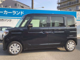 純正ホイールカバーで全体的にデザインがまとまっています。車も人も、オシャレはまずは足元からですね。