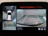 パノラミックビューモニター付きです。車両を上から見たような映像をモニター画面に表示。運転席からの目視では見にくい、車両周辺の状況をリアルタイムでしっかり確認できます。