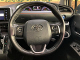【純正革巻きステアリング】上質な革を使用することで、手にしっかり馴染みとても運転しやすいハンドルです♪