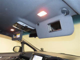 運転席・助手席バニティミラー&照明付サンバイザー
