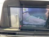 バックモニターで車庫入れや縦列駐車もらくらく、夜間でもはっきり見える高感度カラーカメラで車幅、距離表示機能付きです。