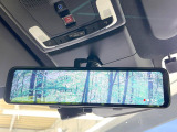 【アドバンスドルームミラー】後席の大きな荷物や同乗者で後方が確認しづらい時でも安心!カメラが撮影した車両後方の映像をルームミラー内に表示。クリアな視界で状況の確認が可能です!