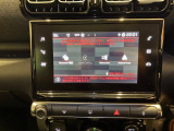 Apple CarPlay、Android Auto 対応。スマホを接続するとタッチスクリーン上でマップ、通話、メッセージ、ミュージックなどのアプリをスマホ同様に操作できるミラースクリーン機能搭載