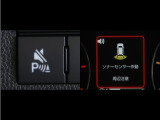 コーナーセンサーを装備。障害物までの距離に応じて警告音を変えてお知らせ。縦列駐車時や駐車場・車庫等での取り回しをサポートします。詳細は販売店スタッフまでお尋ね下さい。