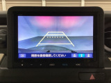 バックでの車庫入れも安心です! リアカメラが付いているバックモニター付のナビを装備しております。操作線もついており距離感も画面から確認できます。