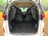 後席を格納すると、これだけの広さが!シーンに合わせたシートアレンジで、大きな荷物も積むことが出来ます♪