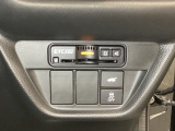 ハンドルの右側にHondaセンシング用のVSA解除スイッチとパワーテールゲートスイッチがついています。その上にはETC2.0がついています。高速道路の料金所の通過も楽々です!