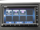 Bluetooth接続に対応し、スマートフォンと連携してハンズフリー通話や音楽再生が可能。さらに交通情報も取得でき、渋滞や規制を考慮したルート案内で、快適かつスムーズなドライブをサポートします。