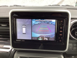 狭い場所での駐車やすれ違いなどでより的確な運転操作に役立つ360&deg;ビューモニターが装備されています。