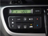 フルオートエアコン搭載!好みの温度に設定するだけで、エアコンの風量などを自動でコントロール!快適な車内にしてくれます。
