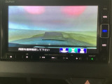 【バックカメラ】運転が苦手な方も車庫入れラクラクです!ギアをリバースに入れれば自動的に切り換わりますので、面倒な操作は不要です♪狭い駐車場もお車を傷つけず安心ですね!