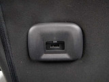 後席USB充電ソケット装備。