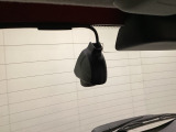後方にもドライブレコーダーのカメラが付いています。前後両方でお車の周りを監視・記録いたします。