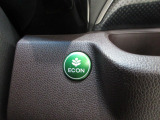 葉っぱマークのECONスイッチ!スイッチをONにするだけで、エンジンやエアコンなどを協調制御。燃費の向上に貢献します!