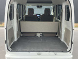 4人乗車の状態での荷室です。十分な広さを確保しています。