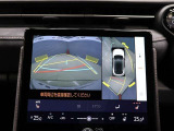 パノラミックビューモニター付きです。車両を上から見たような映像をディスプレイオーディオ画面に表示。運転席からの目視だけでは見にくい、車両周辺の状況をリアルタイムでしっかり確認できます。