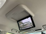 後席用TVモニターは、家族からのリクエストが多い装備品です!長時間のドライブや渋滞のイライラを解消!好きな映画でもいかがですか?