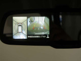 パノラミックビューモニター付きです。車両を上から見たような映像をディスプレイオーディオ画面に表示。運転席からの目視だけでは見にくい、車両周辺の状況をリアルタイムでしっかり確認できます。