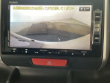 【バックカメラ】運転が苦手な方も車庫入れラクラクです!ギアをリバースに入れれば自動的に切り換わりますので、面倒な操作は不要です♪狭い駐車場もお車を傷つけず安心ですね!