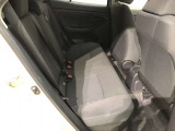 【後部座席】も当然、綺麗・清潔に仕上げております。内装の綺麗なお車は気持ちが良いですし、コンディションのいい車が多いです。これもオススメの1台です。