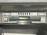【ETC】有料道路を利用する際に料金所で停止することなく通過できる、ETC車載器(ノンストップ自動料金収受システム機器)が装備されています。セットアップを行うことで利用可能になります。
