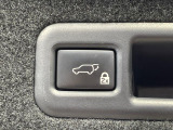 【パワーバックドア】スマートキーや運転席のボタンを押すだけでリアゲートが自動で開閉します!荷物を持っている時や、高い位置にあるバックドアを閉める際に便利な機能です♪