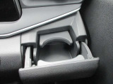 運転席で使用できる収納式ドリンクホルダーです。