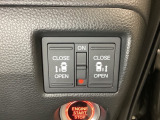 リアドアは乗り降りに便利な両側電動スライドドアです。また運転席に座っていながらスイッチ操作で自在にスライドドアを開け閉めできます。