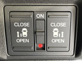 【両側パワースライドドア】スマートキーや運転席のスイッチで後席両側スライドドアの開閉が可能♪電動だから力を入れてドアを開ける必要が無く、小さなお子様でも簡単に開け閉めでき快適です♪
