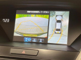 【マルチビューカメラシステム】専用のカメラにより、上から見下ろしたような視点で360度クルマの周囲を確認することができます☆死角部分も確認しやすく、狭い場所での切り返しや駐車もスムーズに行えます。