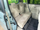 後部座席も気になるようなキズ・汚れやへたり等、大きなダメージはなく、良好な状態です。