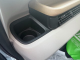 助手席の手の届きやすい位置にドリンクホルダーがあります
