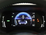 とっても見やすいメーターです。夜間時はラグジュアリーな気分にさせてくれる照明が魅力ですので、夜のドライブも楽しみになりますよ♪