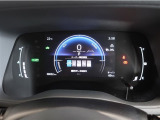 とっても見やすいメーターです。夜間時はラグジュアリーな気分にさせてくれる照明が魅力ですので、夜のドライブも楽しみになりますよ♪