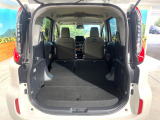 普段のお買い物や通勤、送迎等に十分な荷室スペースを確保しております。セカンドシートを倒すと、大きな荷物の積載も可能です♪
