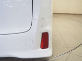 コーナーセンサーを車の前後に装備。障害物との距離に応じて、警告音を変えてお知らせしてくれます。