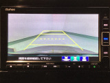 【バックカメラ】運転が苦手な方も車庫入れラクラクです!ギアをリバースに入れれば自動的に切り換わりますので、面倒な操作は不要です♪狭い駐車場もお車を傷つけず安心ですね!