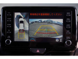 【パノラミックビューモニター】 後退時に車両の後ろ側を表示するだけでなく上から見たような映像で車庫入れなどバックする際に安心です。