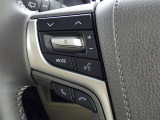 ステアリングスイッチ装備!運転しながら手元でオーディオの操作などができます。