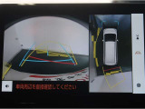 パノラミックビューモニター付きです。車両を上から見た様な映像を画面に表示。運転席からの目視だけでは見にくい、車両周辺の状況をリアルタイムでしっかり確認出来ます。