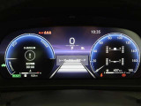 とっても見やすいメーターです。夜間時はラグジュアリーな気分にさせてくれる照明が魅力ですので、夜のドライブも楽しみになりますよ♪