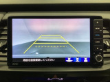 バックでの車庫入れも安心です! リアカメラが付いているバックモニター付のナビを装備しております。操作線もついており距離感も画面から確認できます。