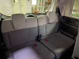 大人の方でもゆとりを持ってご乗車いただける3列目シートになってます!