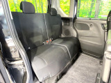 後部座席も気になるようなキズ・汚れやへたり等、大きなダメージはなく、良好な状態です。