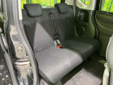 後部座席も気になるようなキズ・汚れやへたり等、大きなダメージはなく、良好な状態です。